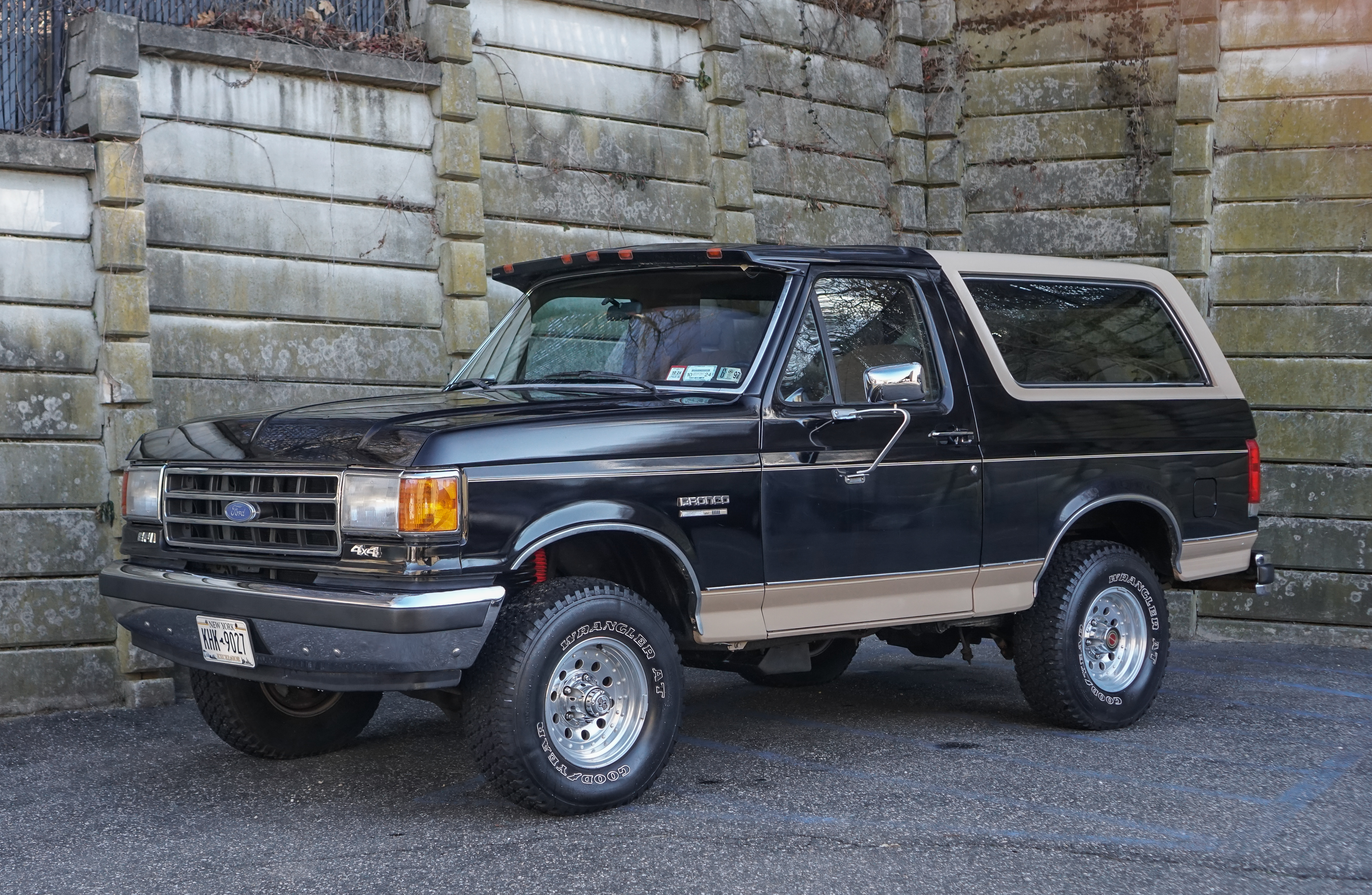 1990 Ford Bronco | PCARMARKET